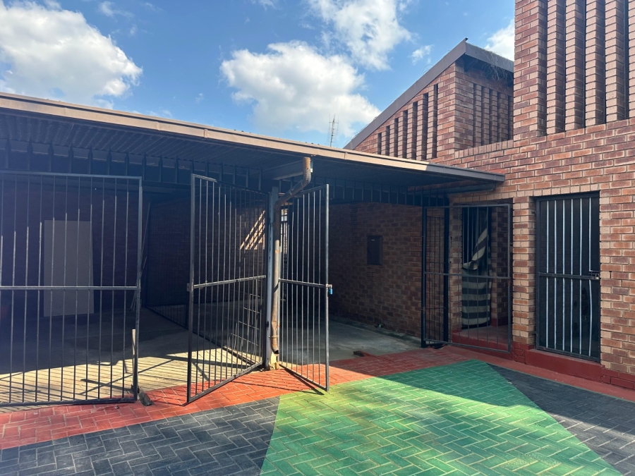 2 Bedroom Property for Sale in Rustenburg Central North West